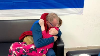 הכי מרגש שיש: הפגישה בין הילדים החטופים למשפחות