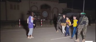 רגע העברת החטופים אמש