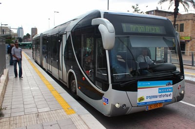 הולך רגל נהרג לאחר שנפגע מהמטרונית בחיפה