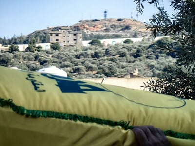 הלווית חיזבאללה כשברקע מטולה