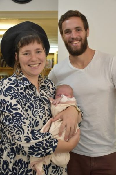 מעוז פניגשטיין הי"ד לצד אודיה וטנא (באדיבות המשפחה)