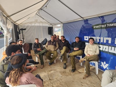 מאהל לוחמים מול הכנסת: "לא עוצרים עד שמכריעים"