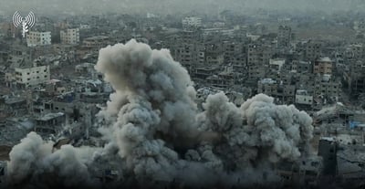 עזה: הפיצוץ מהאוויר שחשף את מטעני החבלה | צפו