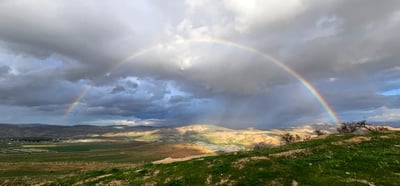 תמונת היום: קשת מרהיבה מצד לצד בבבקעת הירדן