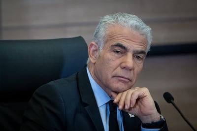 לפיד: "חרפה על ראשו של נתניהו, נזק בינלאומי"