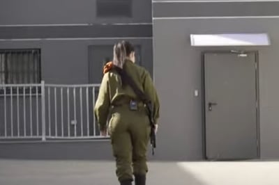 צפו: התחזתה במשך שעות למתה ושרדה את הטבח