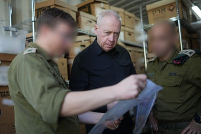 גלנט חשף מעטפות כסף איראני שנשלחו לסינוואר