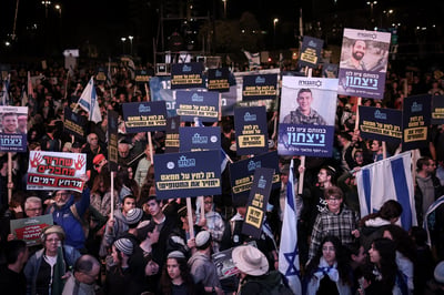 אלפי מפגינים בירושלים: "לא עוצרים עד שמנצחים"