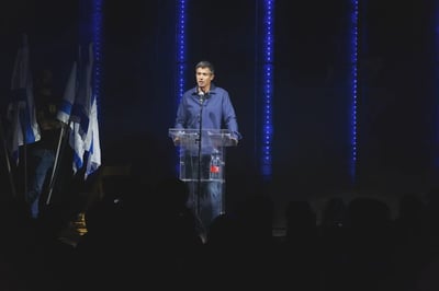חוזר לפוליטיקה? מאות השתתפו בכנס של יועז הנדל