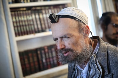 לאגור מים ומזון לקראת מלחמה? הרב דב קוק משיב