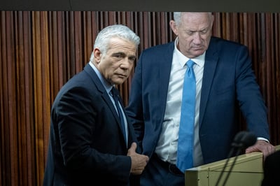 סקר מנדטים: גנץ צולל;לפיד נצמד לנתניהו וליברמן נוסק