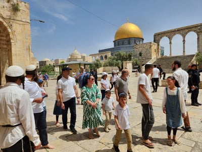 מועדים לשמחה: מעל לאלף יהודים עלו הבוקר להר הבית
