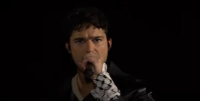 אחרי הסערה באירוויזיון הזמר השוודי מגיב: "פשוט גזענות"