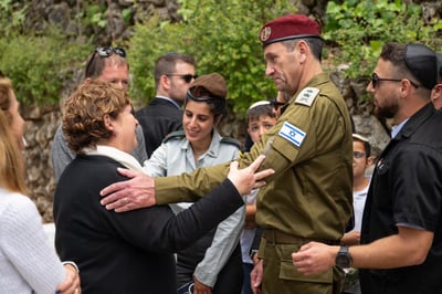 צפו: מפקדי צה"ל פוקדים את הקברים הצבאיים