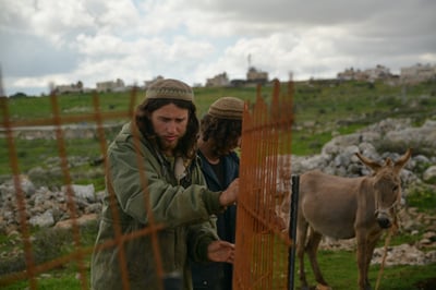 לפני העזיבה: האלוף פוקס ממשיך להתנכל למתיישבים