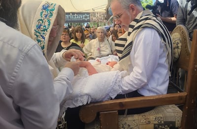 בדמייך חיי: ברית מרגשת לבנו של נערן אשחר ז"ל