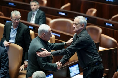 דיווח: בקואליציה שוקלים להציע לגנץ להצטרף לממשלה