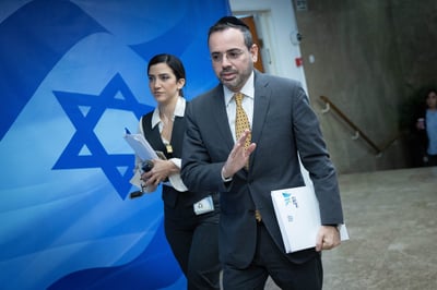 דרמה בכנסת: שר הבריאות פונה מלשכתו
