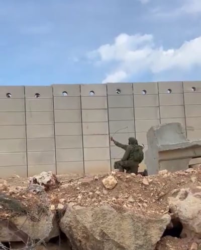חוזרים לימי הביניים: חיילים יורים בחץ וקשת לעבר לבנון