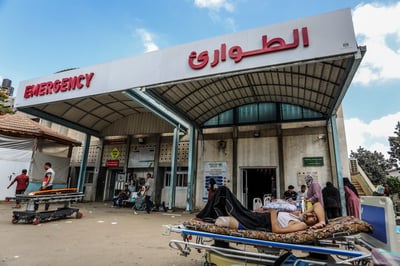 עיתונאי עזתי: הבו לנו סיגריות ומשקאות תוססים