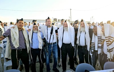 שבוע לאחר ההסדרה: אלפים בתפילת ר"ח באביתר