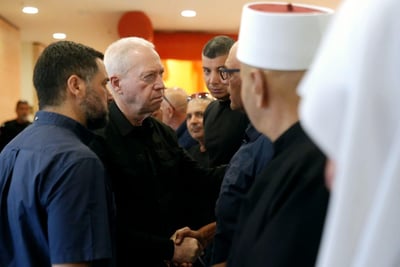 גלנט ניחם במג'דל שמס: חיזבאללה ישלם על זה מחיר