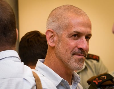 פרסם שרשור על רונן בר וקיבל שיחת איומים מהשב"כ