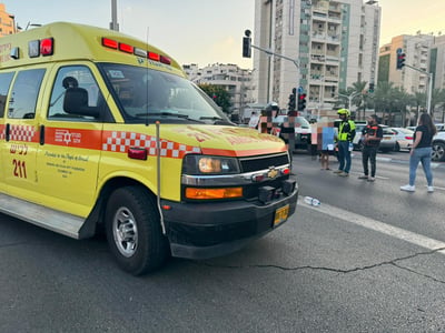 תל אביב: צעירה במצב קשה לאחר שנפגעה מרכב