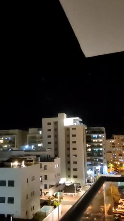 1,864 אזעקות: 2 פצועים קל מרסיסים