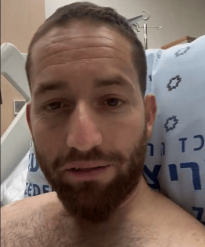 עיתונאי כאן 11 מעדכן במצבו מבית החולים. צפו