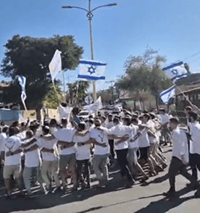 מצמרר: הרחובות המדממים באופקים הפכו למפגן שמחה עוצמתי
