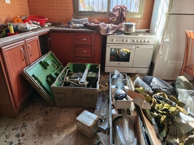 צפו בתיעוד: רקטות וכלי נשק אותרו בתוך חדר ילדים בדרום לבנון