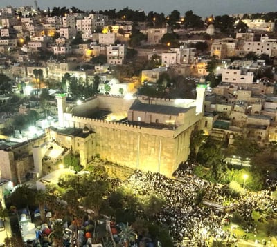 צפו בתיעוד: אלפים בשבת "חיי שרה" בחברון