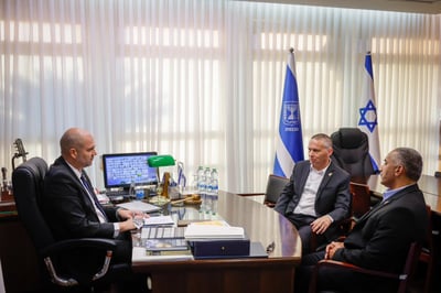 אוחנה נפגש עם יוזמי הפשרה: "נוכל להביא בשורה לאזרחי ישראל"