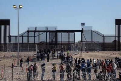 לראשונה: מהגרים בארה"ב נשלחו לכלא שנבנה למחבלים קשים