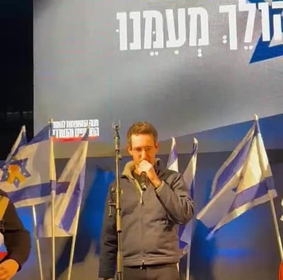 עברי לידר שר לזכר החללים החטופים: "קשה לעמוד כאן" | צפו