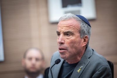 אלעזר שטרן מתפוצץ: "כפייה דתית ללא גבולות בתמורה לחוק הגיוס"