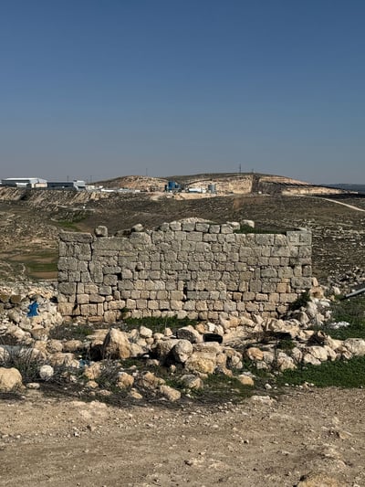 בחסות בג"ץ: הפולשים חזרו להתגורר באתר הארכיאולוגי
