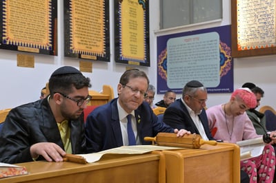 מרגש: הנשיא השתתף בקריאת מגילה עם משפחתו של אורי דנינו ז"ל