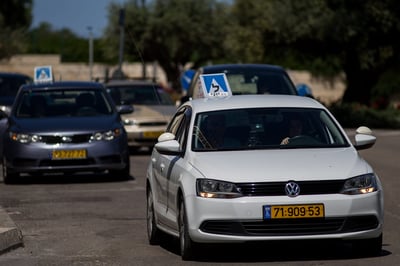 כתב אישום נגד קטין תושב נצרת: סחט באיומים מורי נהיגה