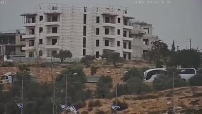 תיעוד: תושב אום טובא מצית שריפה באזור ירושלים