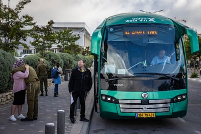 אשתו של העיתונאי המגויס רותחת: "תתבייש, חוצפן"