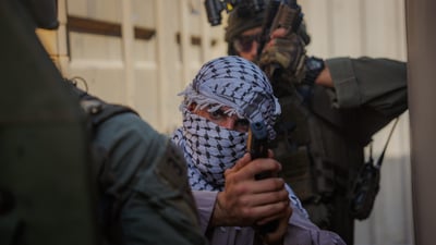 לאור יום: מסתערבים עצרו מבוקש בפעילות טרור בשכם