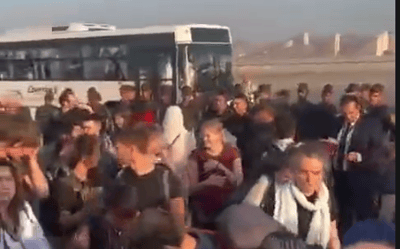 אחורה פנה: מצרים מגרשת פעילים שניסו להגיע לגבול עזה