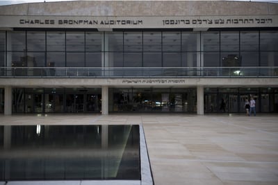 אסון בתל אביב: פועל נפל אל מותו מגג היכל התרבות