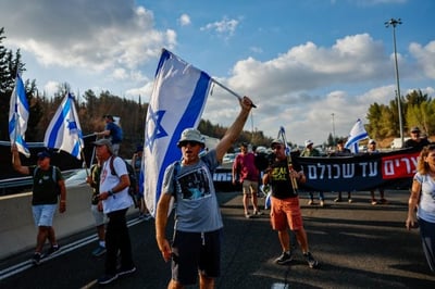 כביש 1 נחסם לתנועה