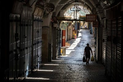 סערה בעיר העתיקה: מנהרה סודית נחשפה בתוך חנות מוכרת בירושלים