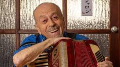 נפרדים מאלברט כהן: 10 הדמויות שהפכו את קולו לאגדה