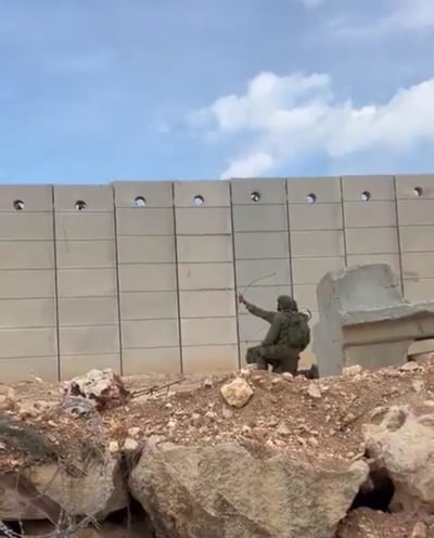 חוזרים לימי הביניים: חיילים יורים בחץ וקשת לעבר לבנון