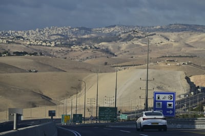 מזג האוויר הסוער: כביש 90 נחסם לתנועה בשל הצפות